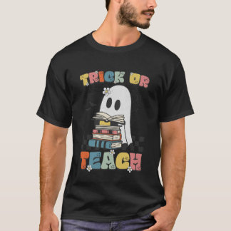 Camiseta Trick Or Teach Groovy Teacher Halloween Retro Flor