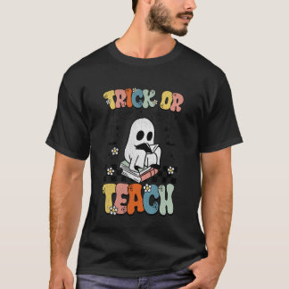 Camiseta Trick Or Teach Groovy Teacher Halloween Retro Flor