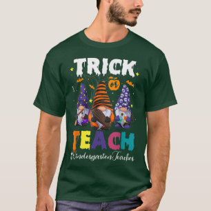 Camiseta Trick Or Teach Kindergarten Teacher Halloween Gnom