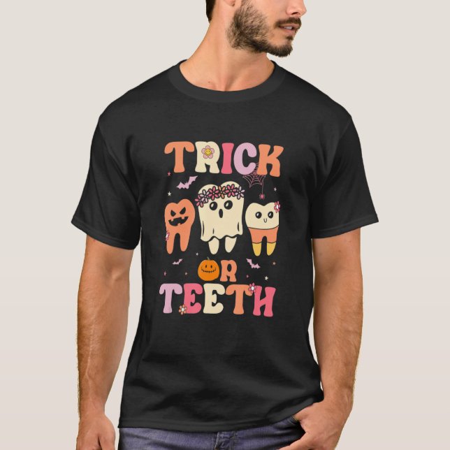 Camiseta Trick Or Teeth Ghost Groovy Dental Halloween Treat (Anverso)