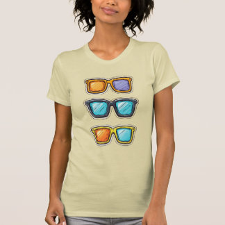 Camiseta Trio de Gafas de Sol Coloridas Diseño Retro de Mod