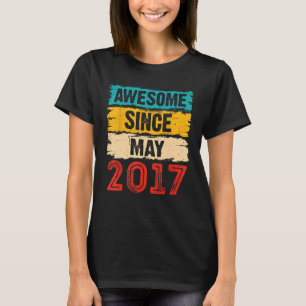 Camiseta Tristemente célebre joven de 6 años desde mayo de 