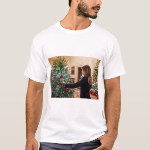 Camiseta Triunfo de Melania que adorna el árbol de navidad