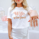 Camiseta TRIXIE Retro Esposa del grupo Fiesta Bachelorette<br><div class="desc">Esta camiseta de soltera "esposa del fiesta" tiene un estilo retro de los años 70 con un color rubor y naranja. Pide la opción "esposa del fiesta" blanca para los futuros camisetas de la novia y del naranja coordinador "el fiesta" para tu grupo de solteros. ¡Los colores son editables! Haga...</div>