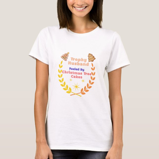 Camiseta Trophy Husband Fueled by Christmas Tree Cakes (Anverso)