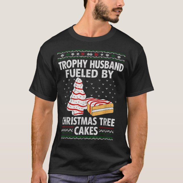 Camiseta Trophy Husband Fueled By Christmas Tree Cakes Funn (Anverso)