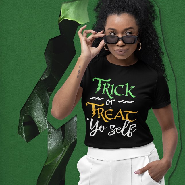 Camiseta Truco o trato 'Yo autodivertido halloween femenino (Subido por el creador)