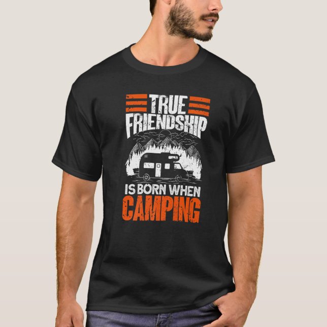 Camiseta True Friendship Is Born When Camping - Camper Camp (Anverso)