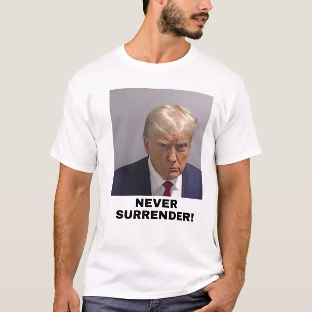 Camiseta Trump 2024 nunca se rinde (Anverso)