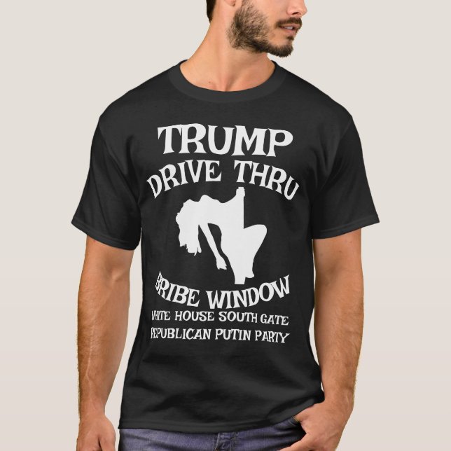 Camiseta Trump Drive a través de la ventana de soborno Casa (Anverso)