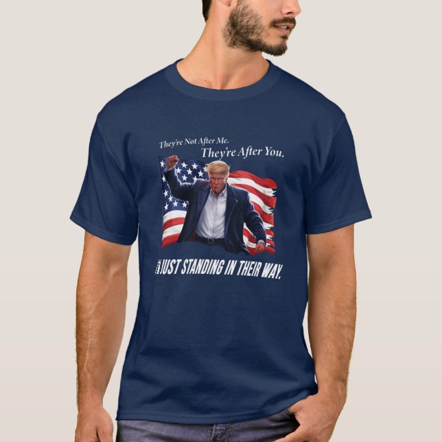 Camiseta Trump en su camino - Oscuros (Anverso)