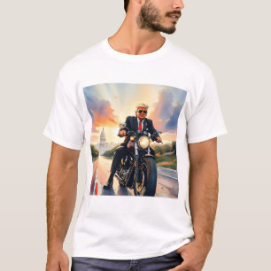 Camiseta Trump monta en motocicleta en el Capitolio de Esta