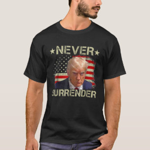Camiseta Trump Mug Shot Nunca se rinde a favor de Trump