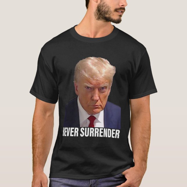 Camiseta Trump Mugshot nunca rinde homenaje a hombres mujer (Anverso)