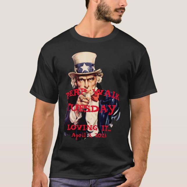 Camiseta Trump Perp Walk Martes 2023 Tío Sam (Anverso)