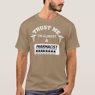 Camiseta Trust Me Im Almost A Pharmacist 1