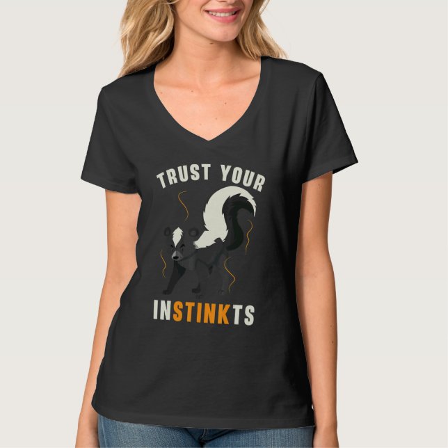Camiseta Trust Your Instinkts Wildlife Animal Skunk Whisper (Anverso)