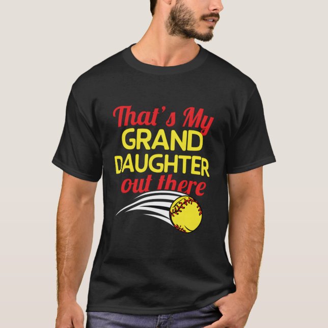 Camiseta T'S Mi Nieta Ahí Fuera Abuela De Softball (Anverso)