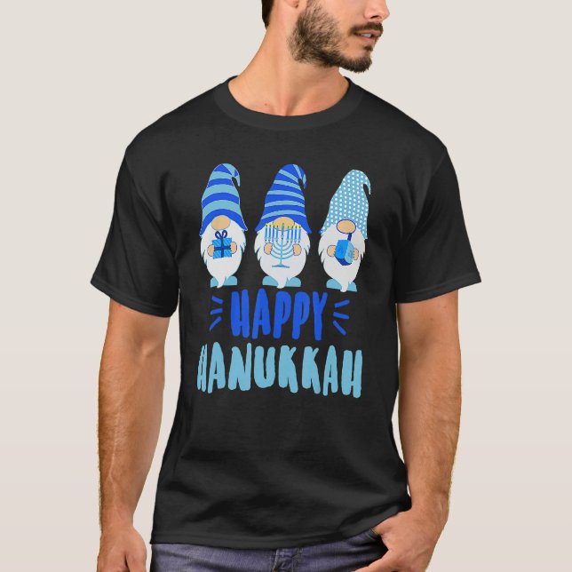 Camiseta Tu Happy Hanukkah 2022 Gnome Menorah Dreidel Costu (Anverso)