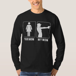 Camiseta Tu mamá a mi mamá le encanta disparar a las armas