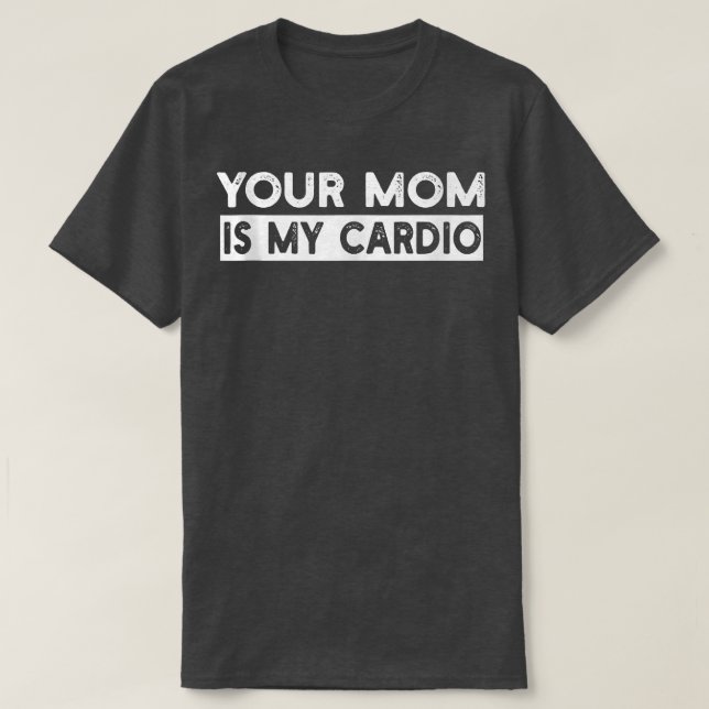 Camiseta Tu Mamá Es Mi Gimnasio Cardio, Muscular, Trabajand (Diseño del anverso)