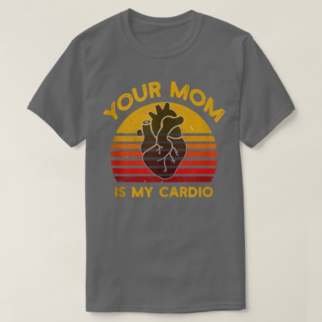 Camiseta Tu Mamá Es Mi Gimnasio Cardio, Muscular, Trabajand (Diseño del anverso)