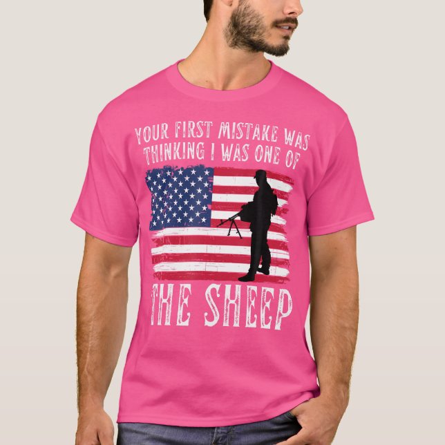Camiseta Tu Primer Error Fue Pensar Que Yo Era Uno De Los E (Anverso)