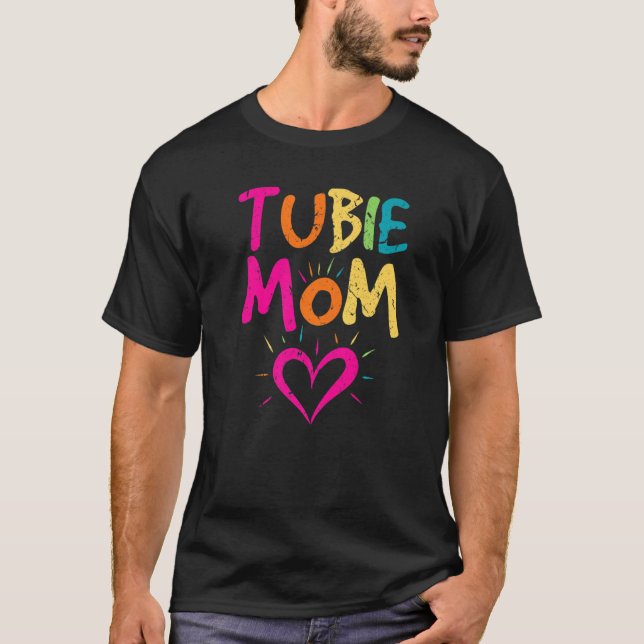 Camiseta Tubie Mom Alimentando Tubo Gastrostomía Los Awaren (Anverso)