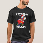 Camiseta Twerk Santa Claus Twerk Team Christmas Tree<br><div class="desc">Si buscas un diseño perfecto de Navidades familiares coincidentes para hombres,  mujeres,  hijos,  hijas,  nieto,  nieta,  nieta,  ¡lo encontraste! Usa ropa del equipo de Navidades Twerk para el fiesta de sueño de Nochebuena y celebra la temporada navideña.</div>