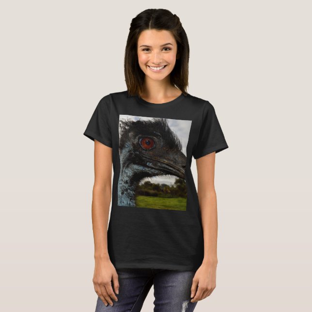 Camiseta "Twinkle in the Eye: An Emu's Curious Gaze" (Anverso completo)