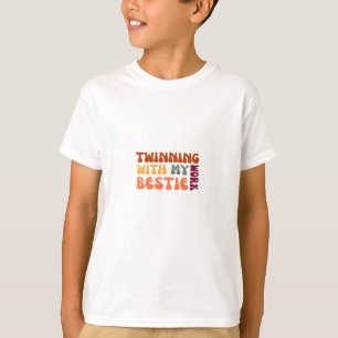 Camiseta Twinning Con Mi Bestie De Trabajo - Funny Coworker