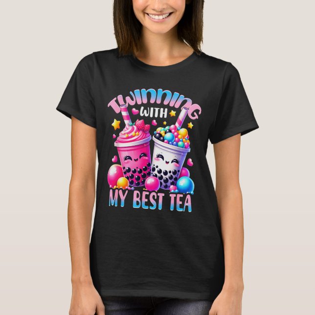 Camiseta Twinning With My Tea Bubble Tea Boba Ie Friendship (Anverso)