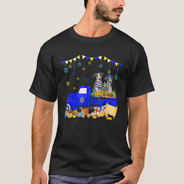 Camiseta Two Hanukkah Whippets On Pickup Truck With Menorah (Anverso)