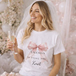 Camiseta Tying the knot pink bow pearls Bachelorette<br><div class="desc">Elevate your bridal events with this sophisticated coquette-themed party collection. Each piece showcases a high-fidelity pink bow paired with delicate pearl accents and timeless typography. This set is perfect for the modern bride wanting a cohesive look for her bachelorette trip and bridal shower.</div>