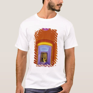Camiseta UE, España, Barcelona. Puerta iluminada cerca de P