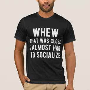 Camiseta Uf Qué Estrecho Casi Tengo Que Socializar