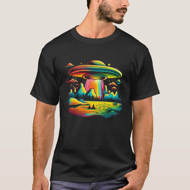 Camiseta UFO Alien Retro Bright Mountain Lake Camping Visit (Anverso)