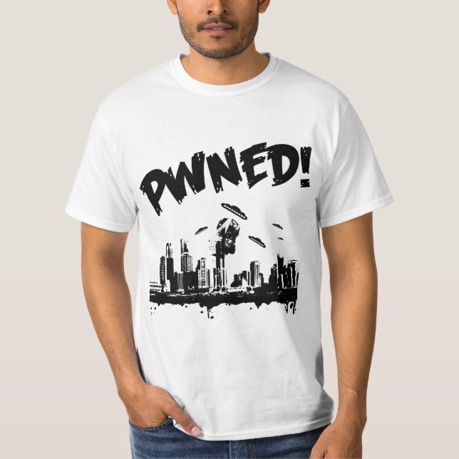 Camiseta Ufo pwn bw (Anverso)