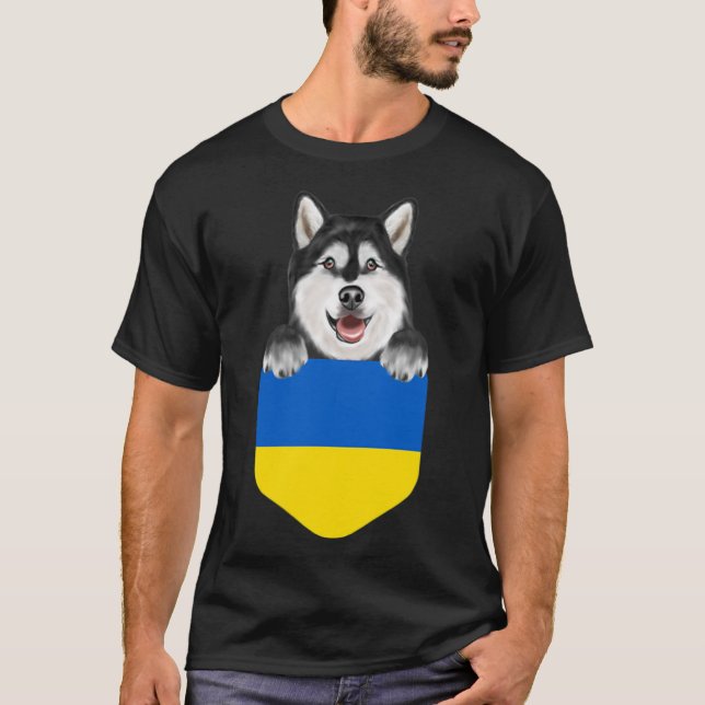 Camiseta Ukraine Flag Alaskan Malamute Dog In Pocket  (Anverso)