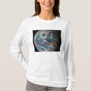 Camiseta Un a la vista de la tierra que muestra datos