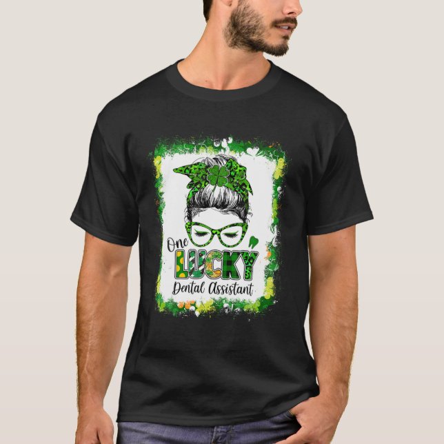 Camiseta Un afortunado asistente dental Messy Bun St Patric (Anverso)