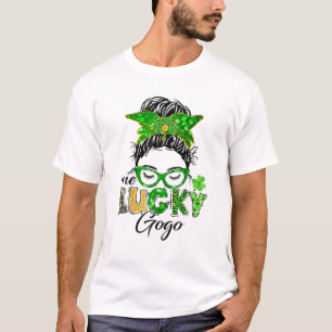 Camiseta Un afortunado Gogo St Patricks Day Messy Bun Mom I