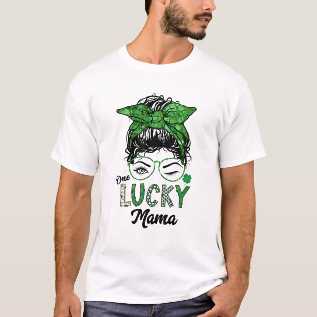 Camiseta Un afortunado mamá St Patricks Day Winye Eye Messy (Anverso)