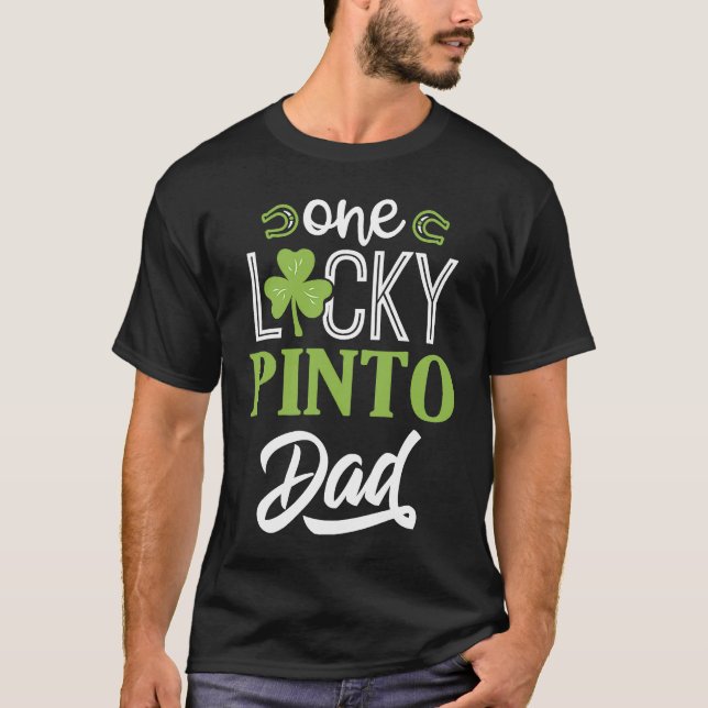 Camiseta Un afortunado padre de caballo PINTO cabalgando a  (Anverso)