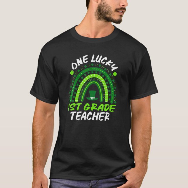 Camiseta Un afortunado profesor de primer grado Rainbow St  (Anverso)