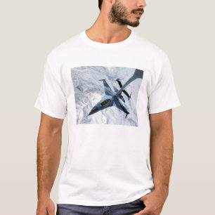 Camiseta Un agresor F-16 se sienta en la posición del