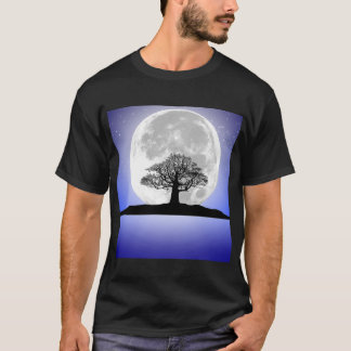 Camiseta Un árbol solitario sin hojas en una noche de luna