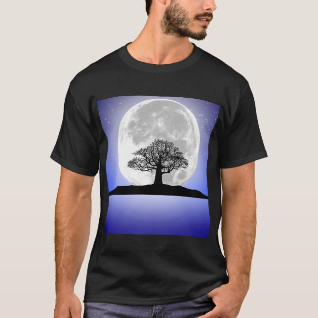 Camiseta Un árbol solitario sin hojas en una noche de luna  (Anverso)
