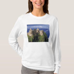 Camiseta Un arcoíris golpea el castillo medieval de Dunluce