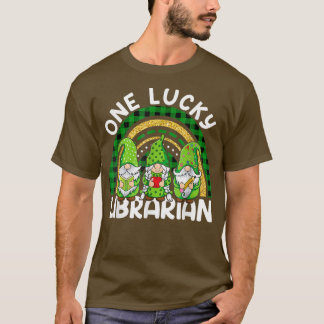 Camiseta Un bibliotecario afortunado gnomes St Patricks Rai